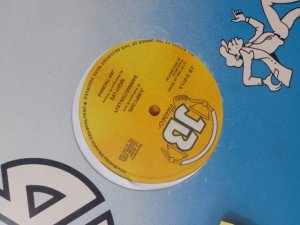 JUMPY GIRL - Barrington Levy